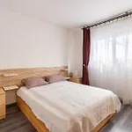 Bright & Contemporary 2Bd Apartment