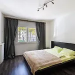 Bright & Contemporary 2Bd Apartment