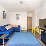 Bright & Contemporary 2Bd Apartment
