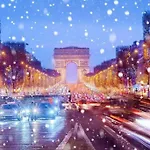 Beau Temps Aux Champs Elysees, Tour Eiffel