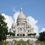Grand Studio Proche De Montmartre