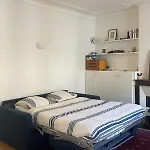 Grand Studio Proche De Montmartre