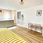 Charming Bright Studio In Menilmontant