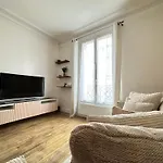 Le Voltaire Apartment - Paris Center