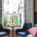 Artisan Lofts courtyard Opéra