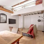 Skylight Loft By Suitehomeparis