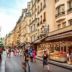Parisian Mona Lisa Apartment - Heart Of Paris
