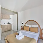 Studio Montaigne Champs Elysees