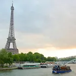 Renovated Champs-Elysees Retreat