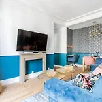 V3 Vibrant Stay Luxurious Stay Steps From Trocadero