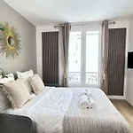 Comfortable Family Flat In Paris