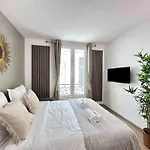 Comfortable Family Flat In Paris