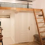 Charming Studio Of 15 M2 In The 10Th