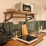 Charming Studio Of 15 M2 In The 10Th