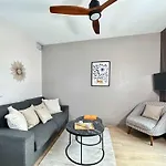 Chic Paris Studio Eiffel Tower Proximity