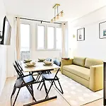 Parisian Getaway Near Gare De L\'Est - II