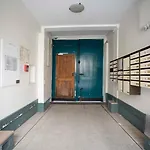 Intimate Studio Near Republique
