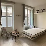 Intimate Studio Near Republique