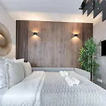 Stylish & Chic Duplex Near Eiffel Tower