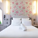 Elsa, Hotel Paris