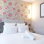Elsa, Hotel Paris