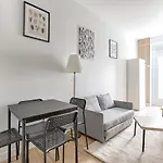 Charming Apartment Near Nation