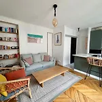 Au Pied De Montmartre