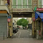 Private Room In A Parisian Homestay! - Close To It All!