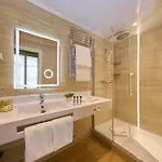 Le Relais Saint Honore