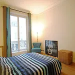 Champs Elysees Homestay - Air Conditioning