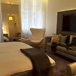 Cirque Deluxe Studio Apartment
