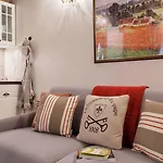 Apartment Simon le Franc