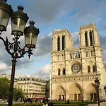 Notre Dame Paradis Latin