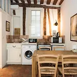 Ile Saint-Louis Apartment