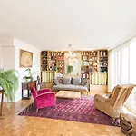 Veeve - Apartment near Pont de Grenelle