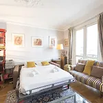 Veeve - French-style Allure in Saint-Germain des Prés