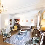 Veeve - French-style Allure in Saint-Germain des Prés