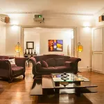 Apartment Rue Arsene Houssaye In Paris