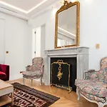 Luxury Montaigne Apartment