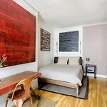 Left Bank Deluxe Apartment