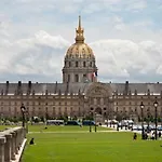 Joie Paris Tour Eiffel - Rue Cler