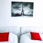Luxe Eiffel Tower And Seine River