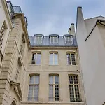 Unit 007 Marais Pompidou