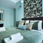 Apartment Champ De Mars - Tour Eiffel By Studio Prestige