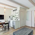 Luminous One-Bedroom In The Center Of Paris In Marais District - Welkeys