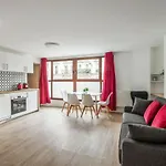 Bright And Cosy Flat At The Heart Of Paris In A Trendy District - Welkeys