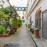 Brand New Apartment- Bastille District
