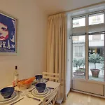 S09278 - Studio With Patio For 3 People, Grand Boulevards
