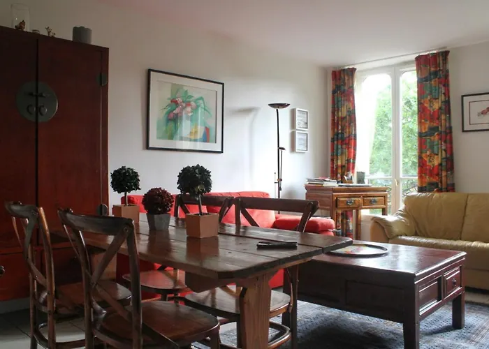 Quiet apt close to République