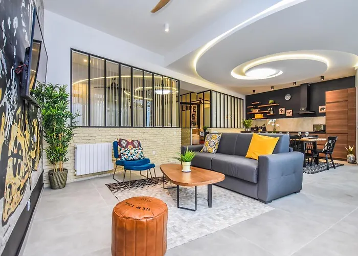 Spacious Apartment - 4Br-10P - Butte-Aux-Cailles